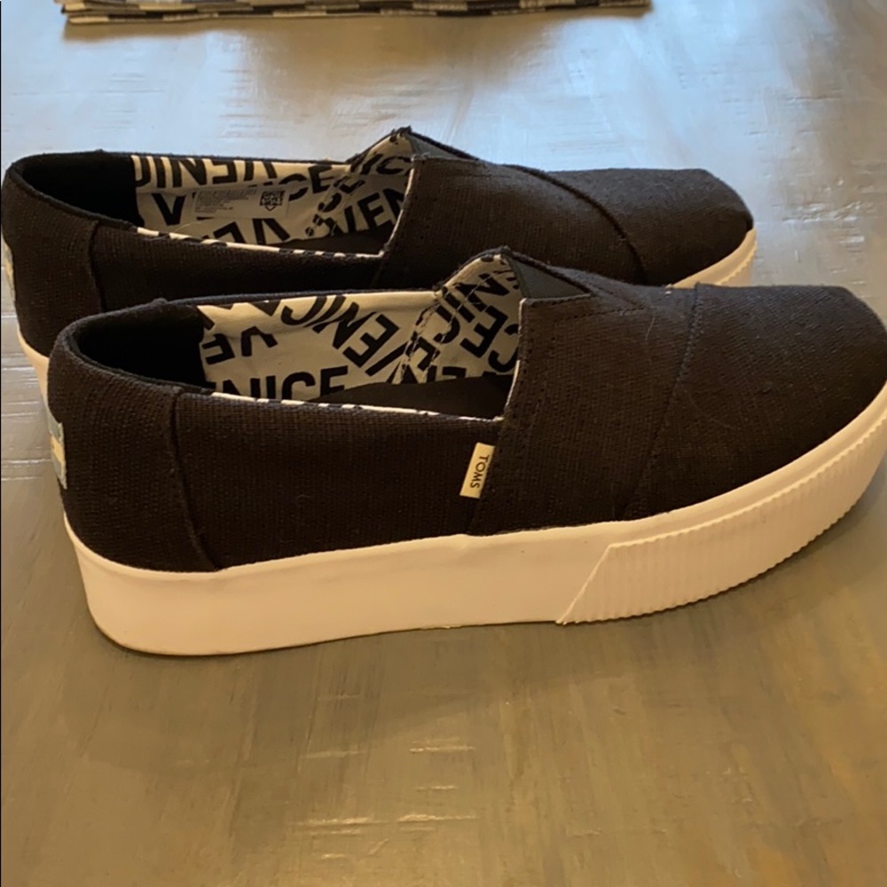 Women’s Toms Platform Sneakers
